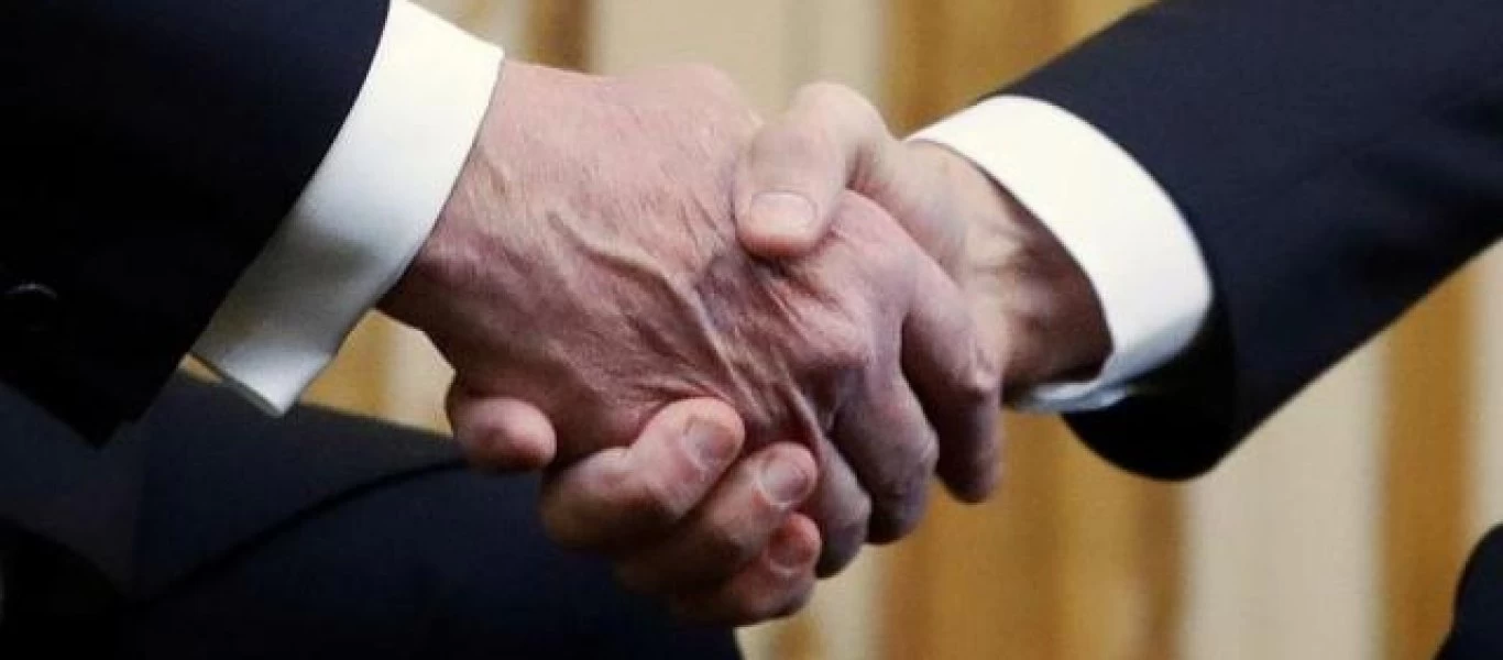 Πότε θα «επιτραπούν» χειραψίες και αγκαλιές; - Τι λένε οι περισσότεροι Αμερικανοί επιδημιολόγοι